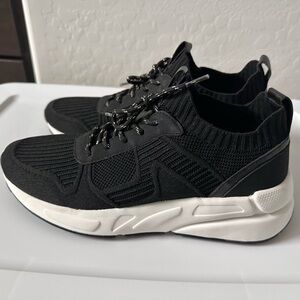 Fabletics The Everyday Sneaker II Women’s Size 11 Black New